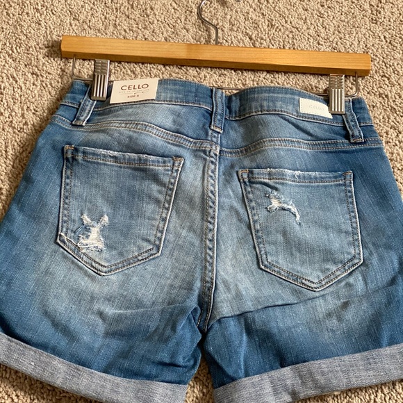 Shorts - Picture 2 of 3